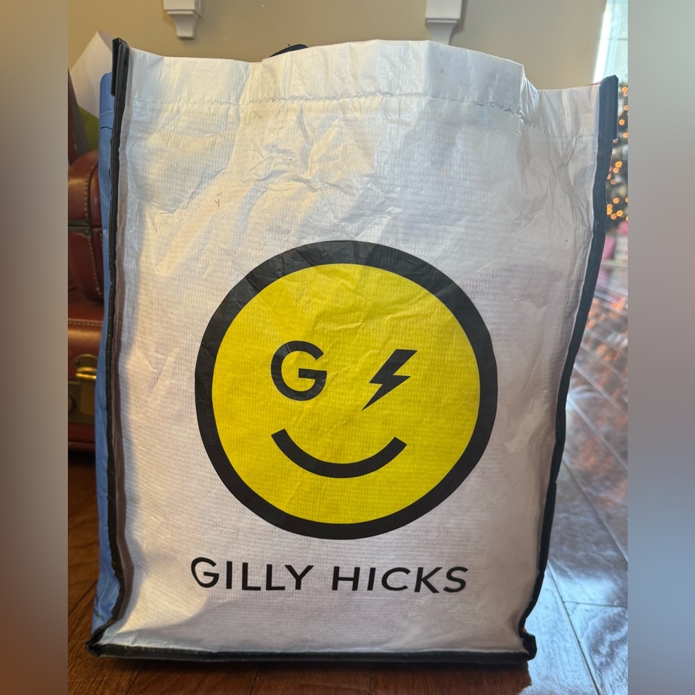 Gilly Hicks shopping bag 100% recyclable & reusable 15x13